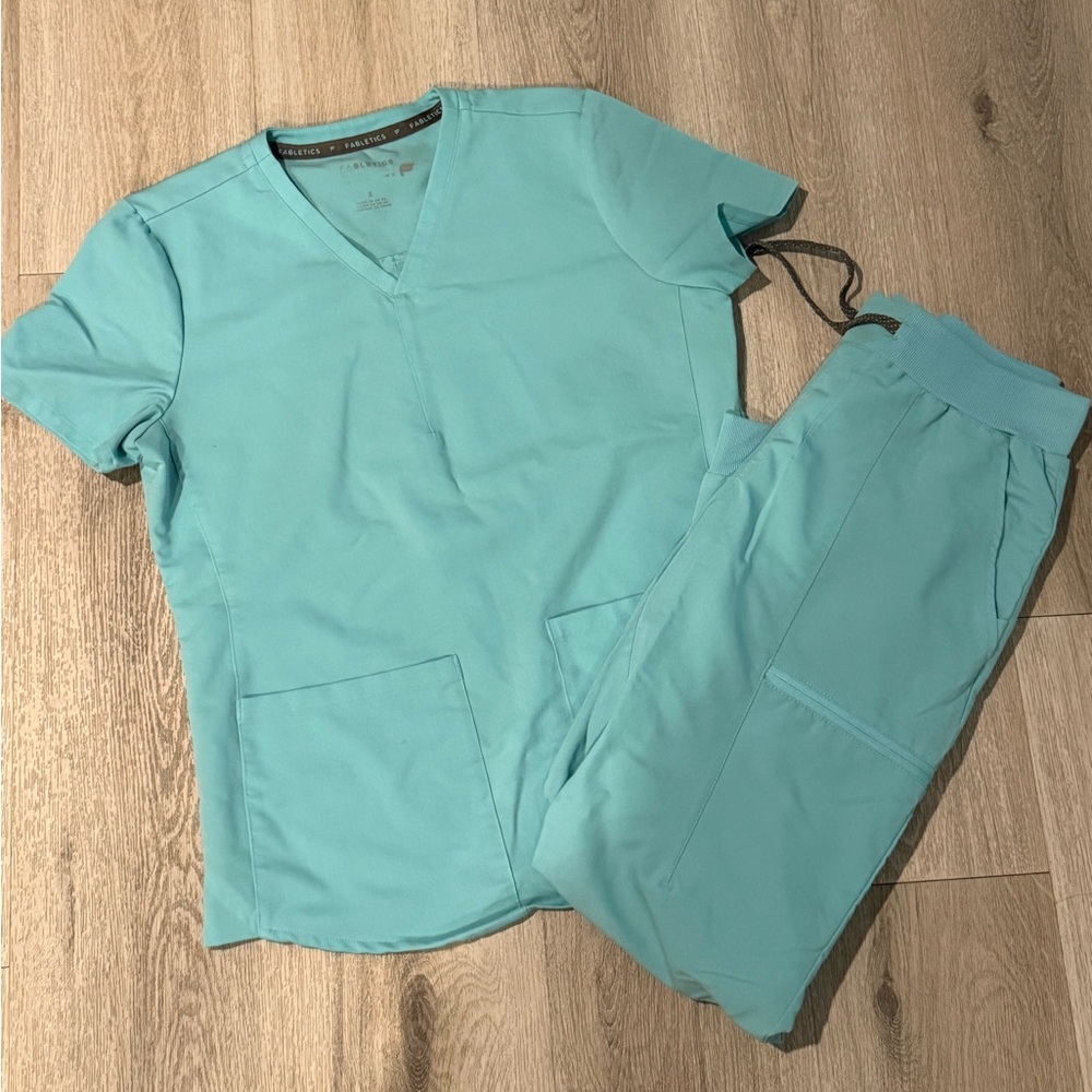 Fabletics Scrub Set